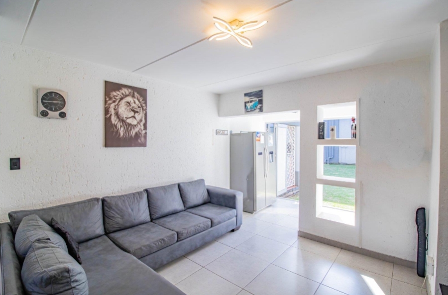 2 Bedroom Property for Sale in Mulbarton Gauteng