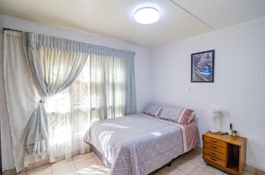2 Bedroom Property for Sale in Mulbarton Gauteng