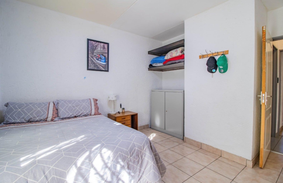 2 Bedroom Property for Sale in Mulbarton Gauteng