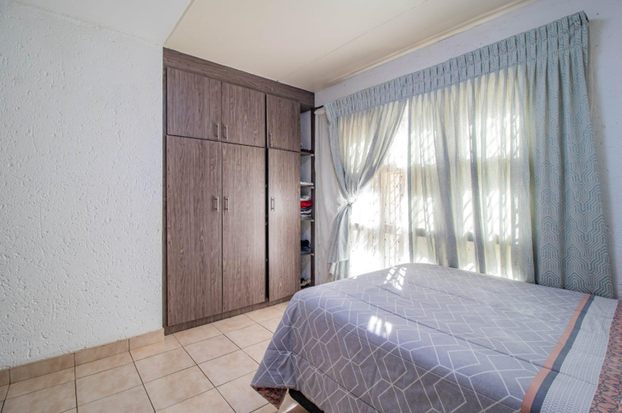 2 Bedroom Property for Sale in Mulbarton Gauteng
