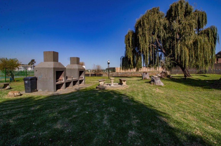 2 Bedroom Property for Sale in Mulbarton Gauteng