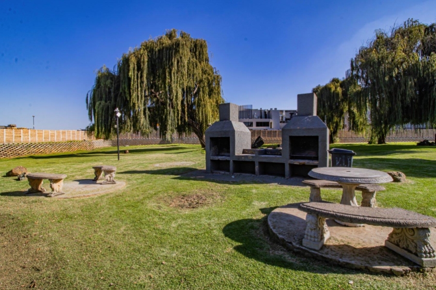 2 Bedroom Property for Sale in Mulbarton Gauteng