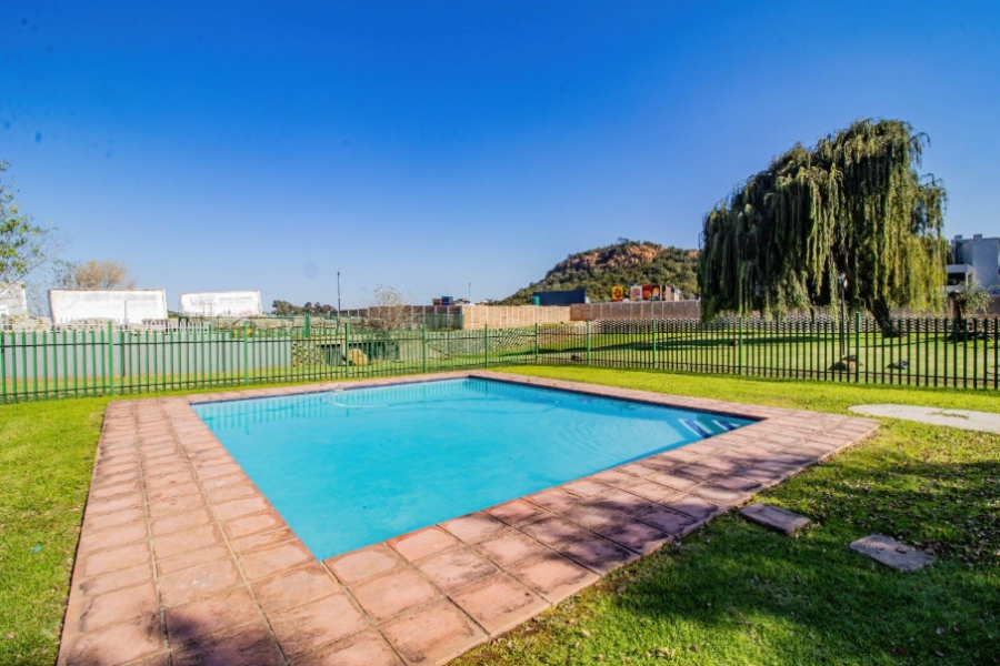 2 Bedroom Property for Sale in Mulbarton Gauteng