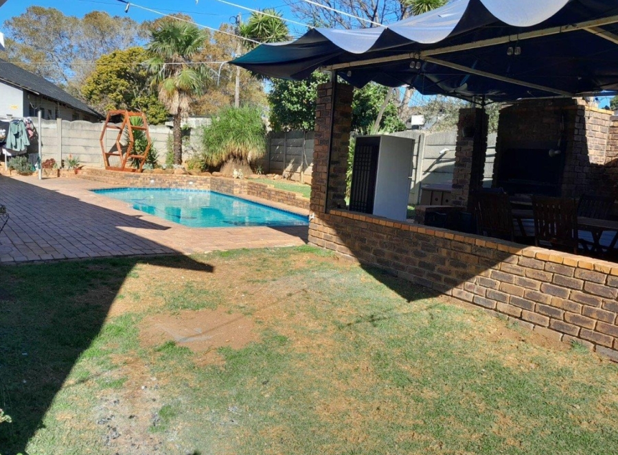 3 Bedroom Property for Sale in Brackendowns Gauteng