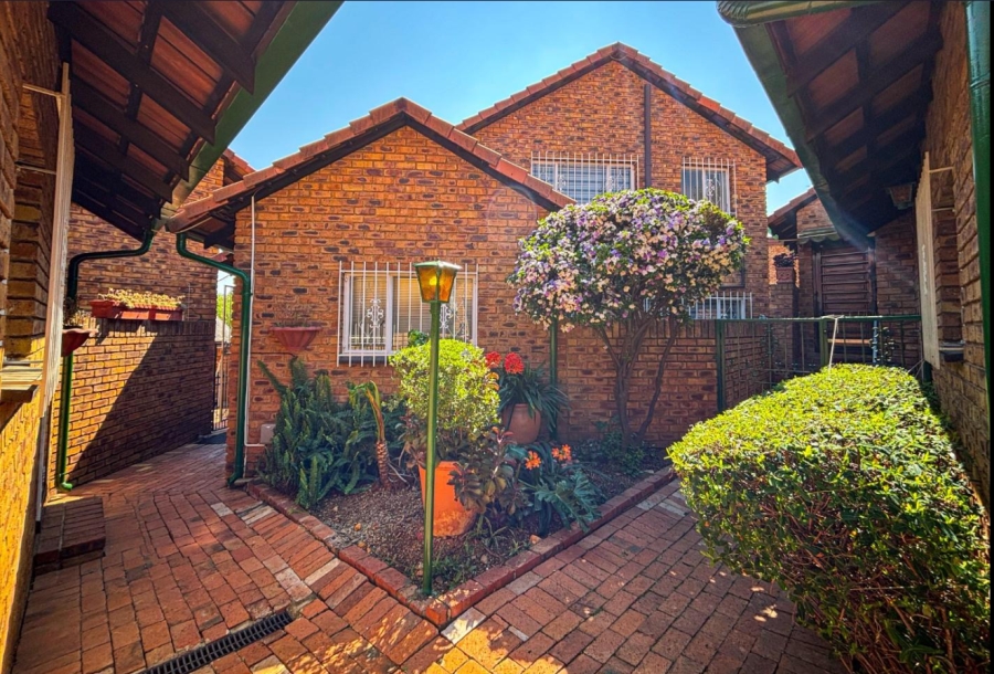 3 Bedroom Property for Sale in Bassonia Gauteng