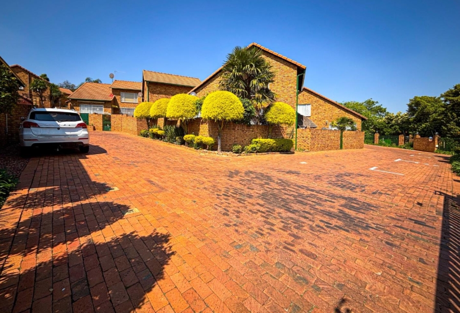 3 Bedroom Property for Sale in Bassonia Gauteng