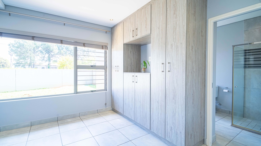 To Let 3 Bedroom Property for Rent in Broadacres Gauteng