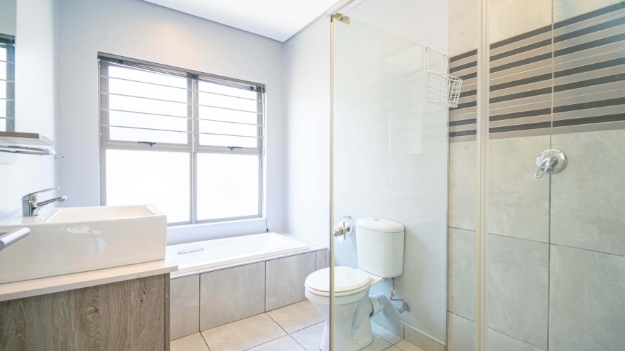 To Let 3 Bedroom Property for Rent in Broadacres Gauteng
