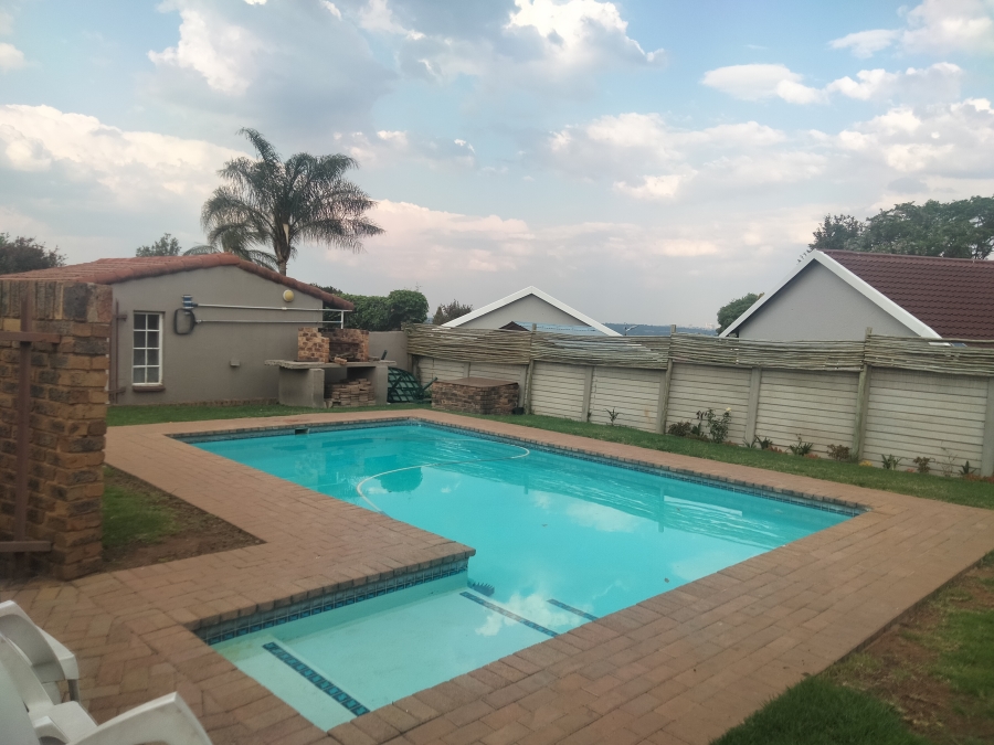 2 Bedroom Property for Sale in Sundowner Gauteng