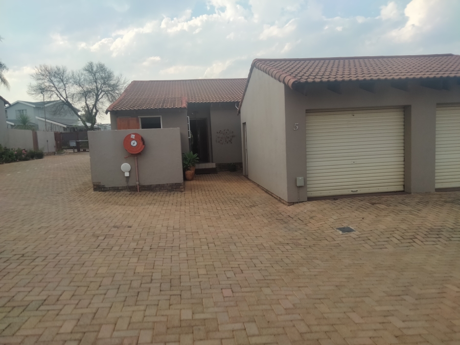 2 Bedroom Property for Sale in Sundowner Gauteng