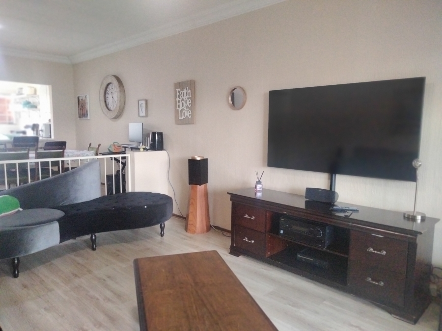 2 Bedroom Property for Sale in Sundowner Gauteng