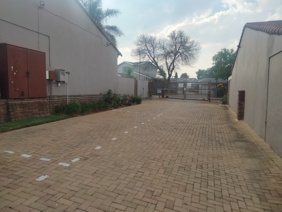 2 Bedroom Property for Sale in Sundowner Gauteng