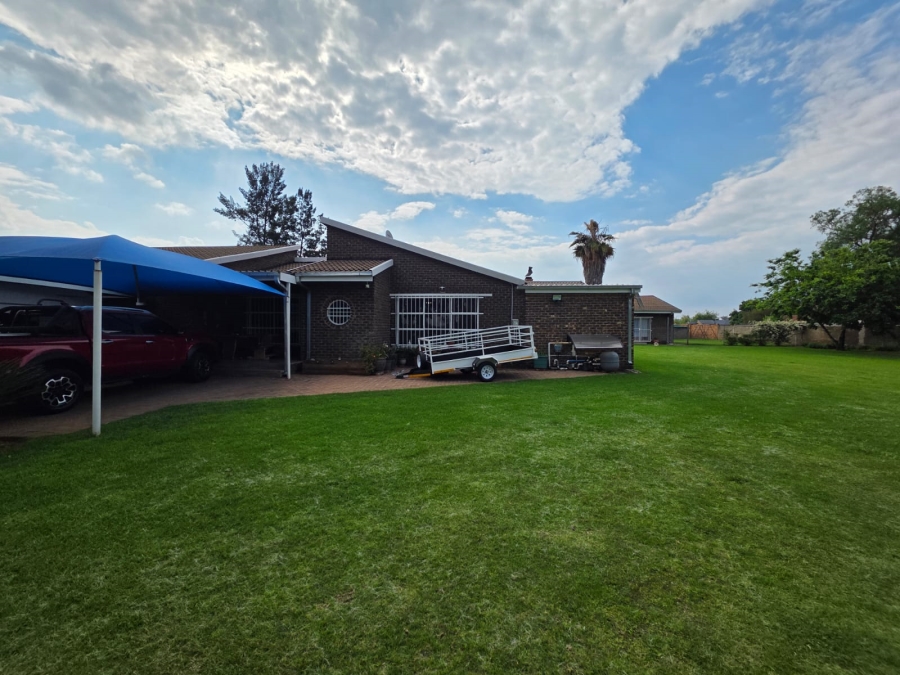 3 Bedroom Property for Sale in Kookrus Gauteng