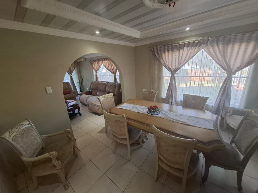 5 Bedroom Property for Sale in Amandasig Gauteng