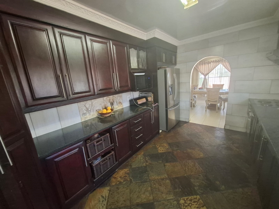 5 Bedroom Property for Sale in Amandasig Gauteng