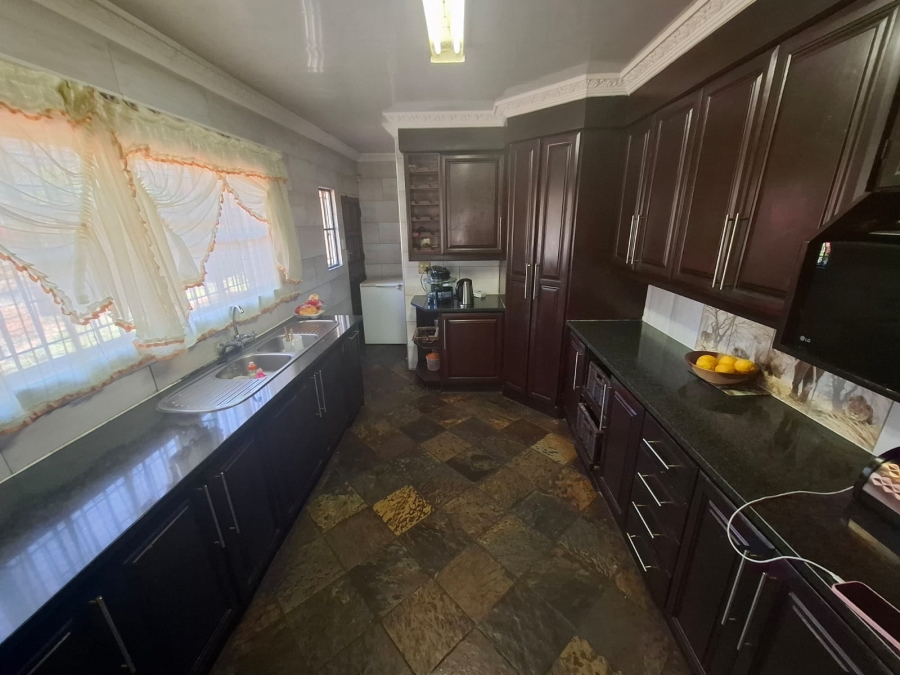 5 Bedroom Property for Sale in Amandasig Gauteng