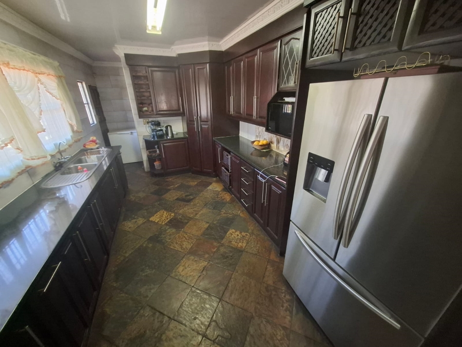 5 Bedroom Property for Sale in Amandasig Gauteng