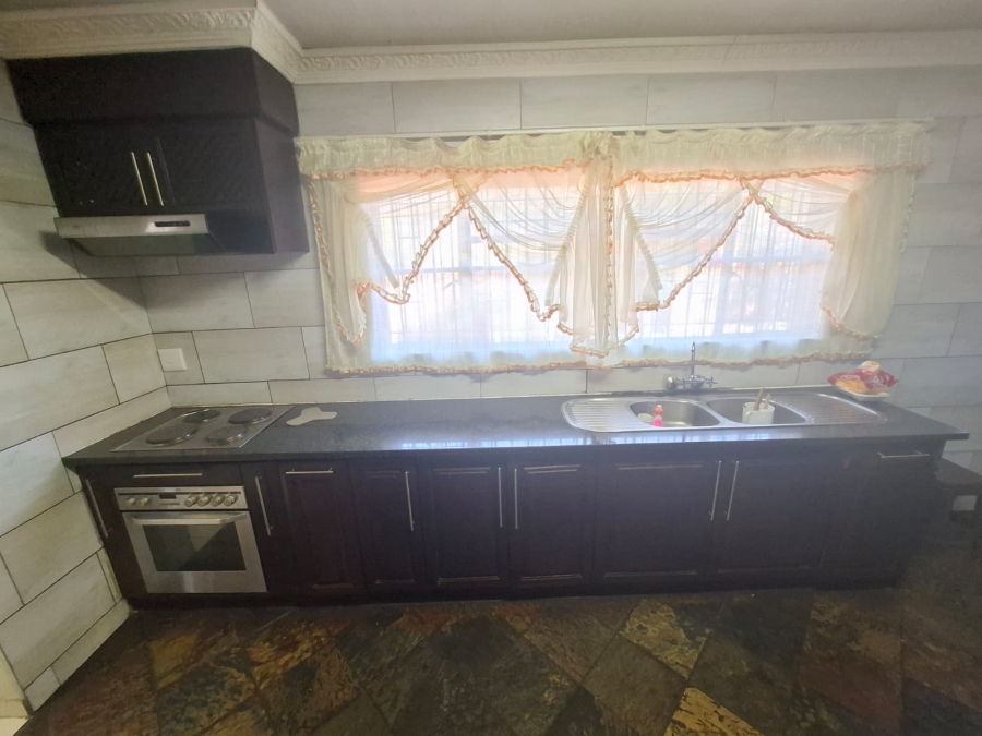 5 Bedroom Property for Sale in Amandasig Gauteng