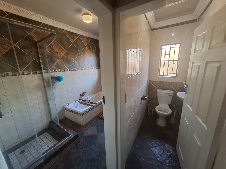 5 Bedroom Property for Sale in Amandasig Gauteng