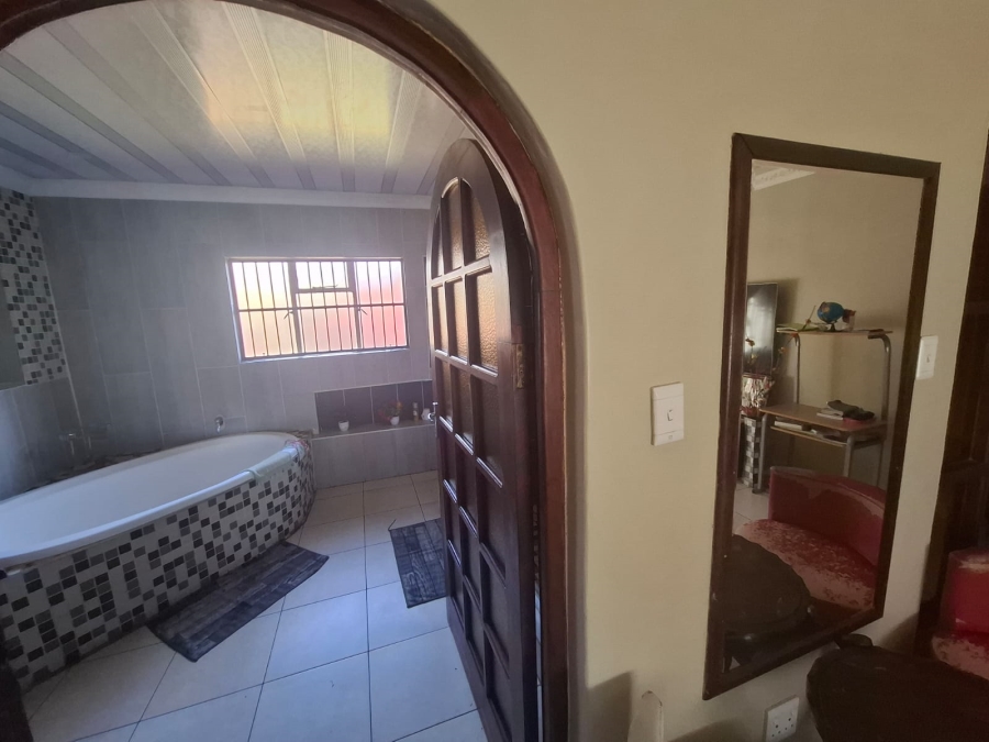 5 Bedroom Property for Sale in Amandasig Gauteng