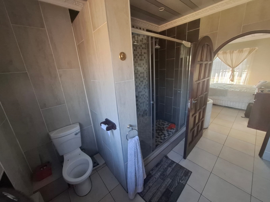 5 Bedroom Property for Sale in Amandasig Gauteng