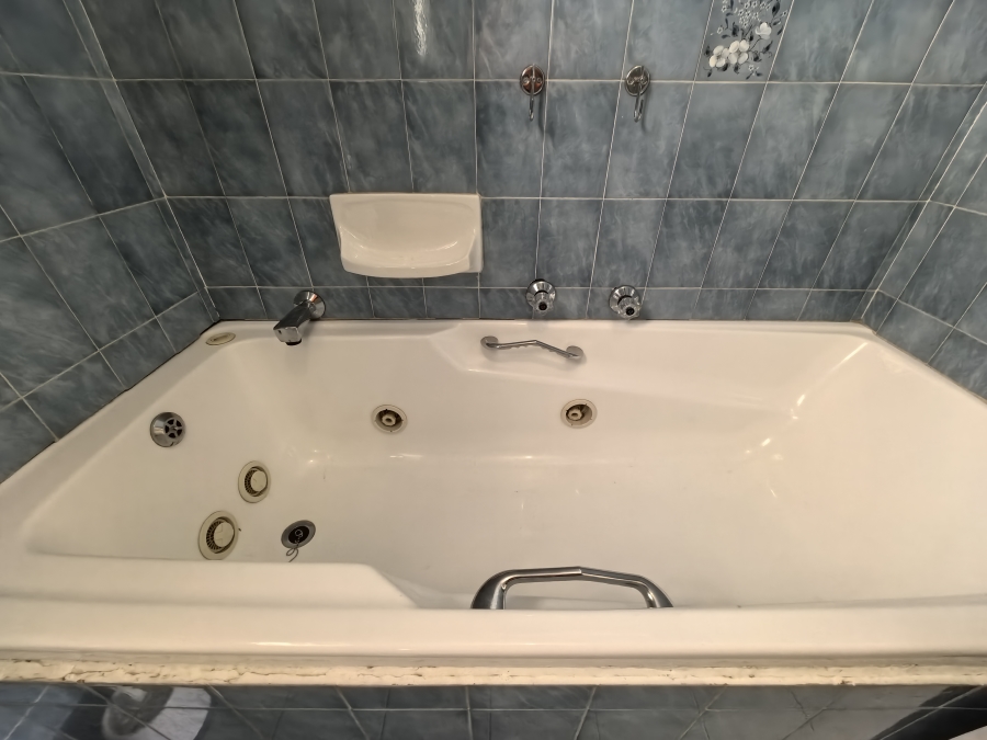 2 Bedroom Property for Sale in Bromhof Gauteng