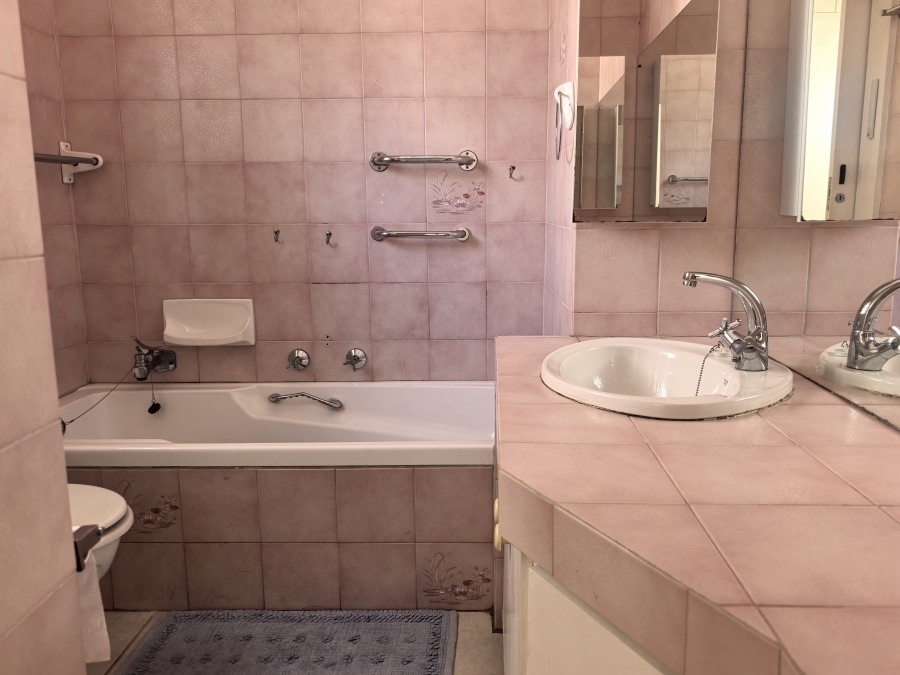 2 Bedroom Property for Sale in Bromhof Gauteng