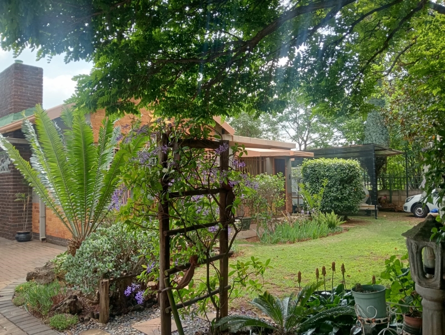 5 Bedroom Property for Sale in Birchleigh Gauteng