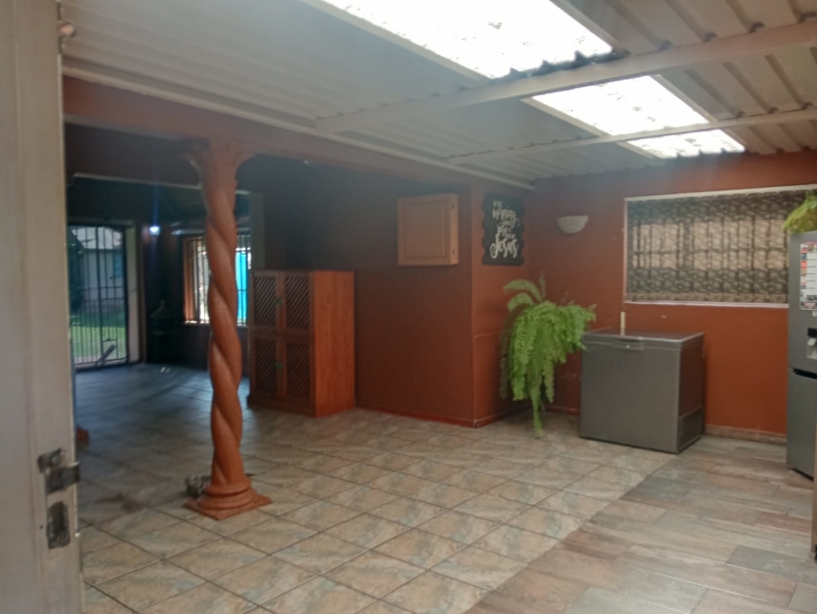 5 Bedroom Property for Sale in Birchleigh Gauteng