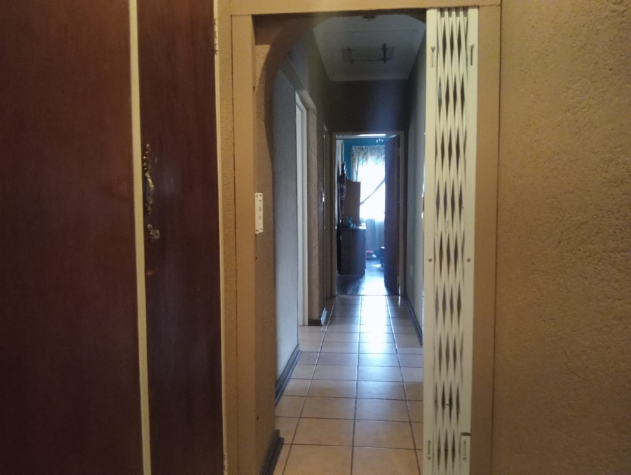 5 Bedroom Property for Sale in Birchleigh Gauteng
