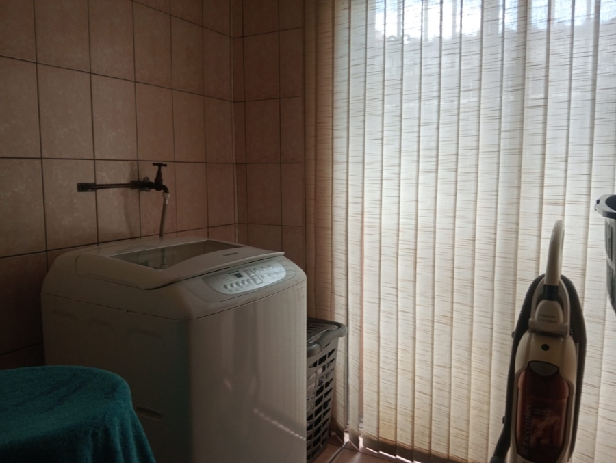 5 Bedroom Property for Sale in Birchleigh Gauteng