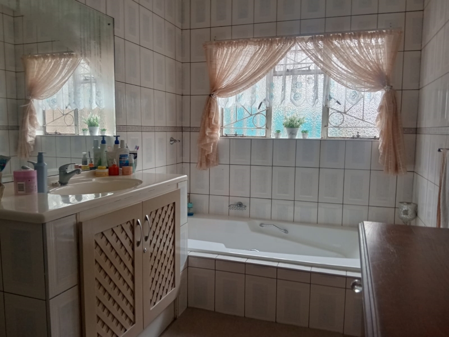 5 Bedroom Property for Sale in Birchleigh Gauteng