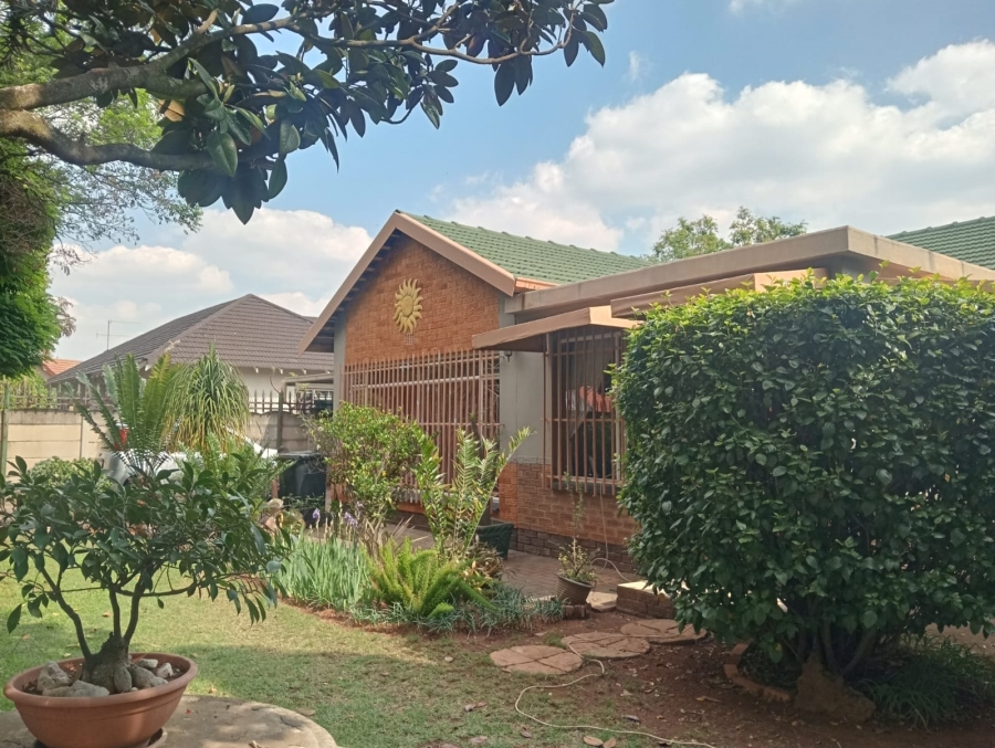 5 Bedroom Property for Sale in Birchleigh Gauteng