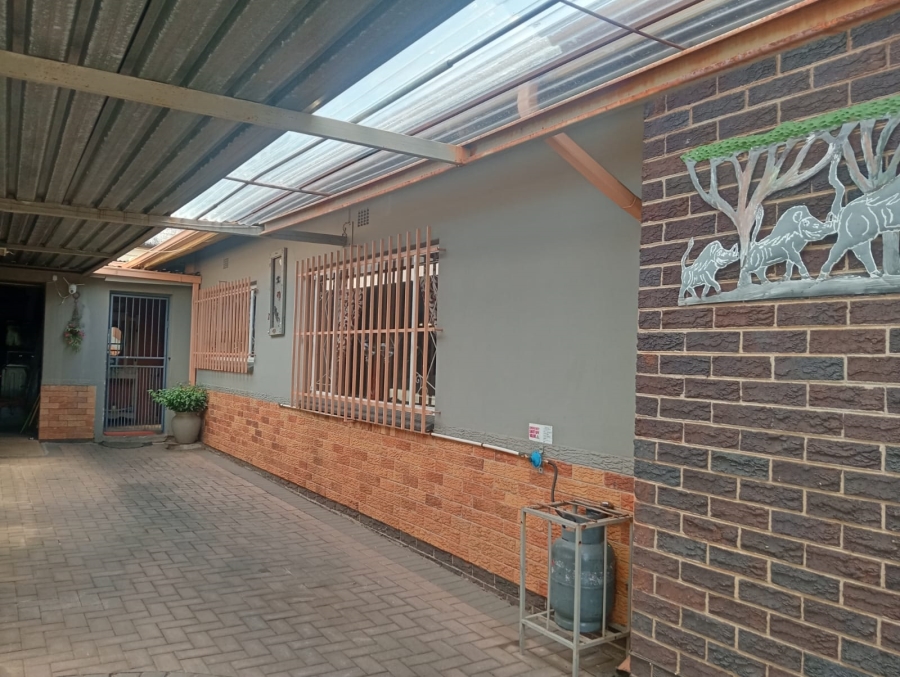 5 Bedroom Property for Sale in Birchleigh Gauteng