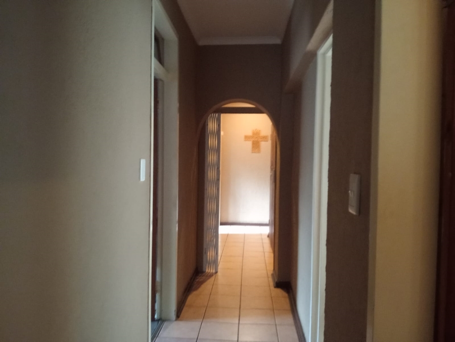 5 Bedroom Property for Sale in Birchleigh Gauteng