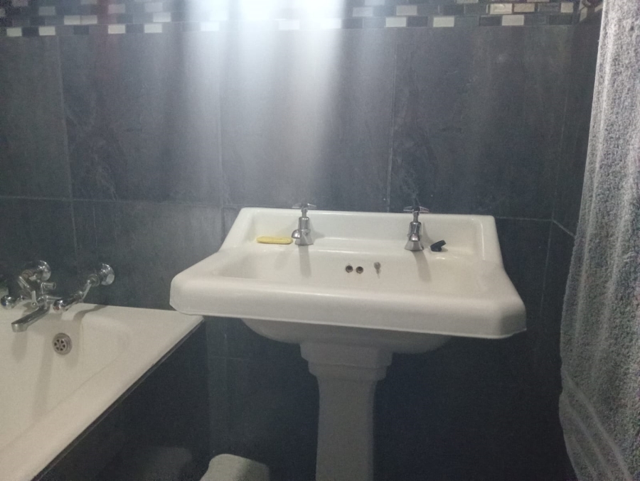 5 Bedroom Property for Sale in Birchleigh Gauteng