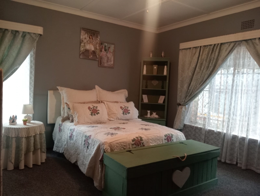5 Bedroom Property for Sale in Birchleigh Gauteng