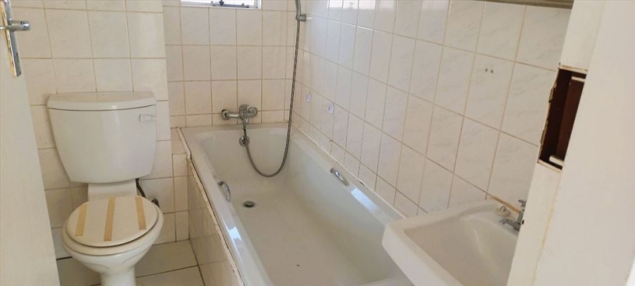 2 Bedroom Property for Sale in Glen Marais Gauteng
