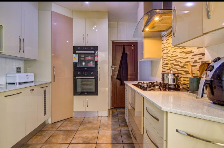 4 Bedroom Property for Sale in Allen Grove Gauteng