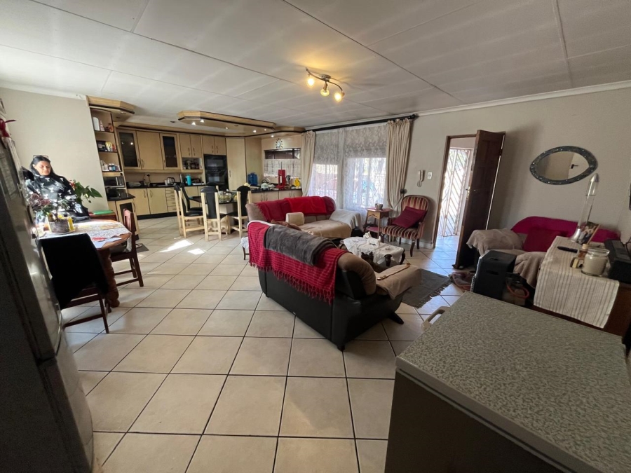 4 Bedroom Property for Sale in Brackendowns Gauteng