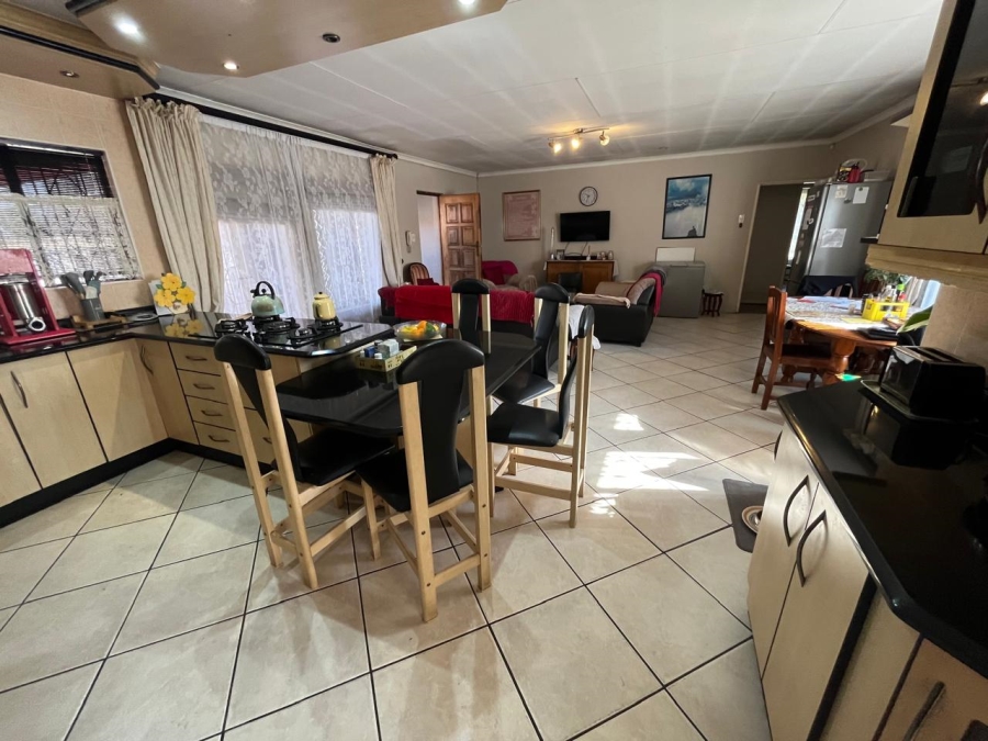 4 Bedroom Property for Sale in Brackendowns Gauteng