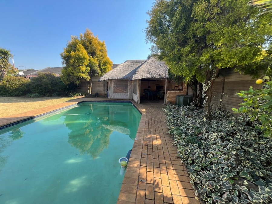 4 Bedroom Property for Sale in Brackendowns Gauteng
