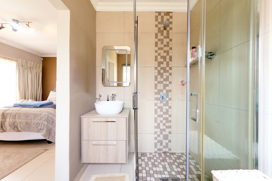 3 Bedroom Property for Sale in Noordwyk Gauteng