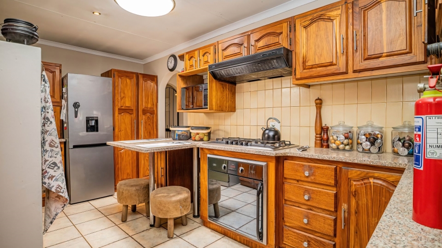 3 Bedroom Property for Sale in Garsfontein Gauteng