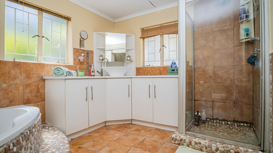 3 Bedroom Property for Sale in Garsfontein Gauteng