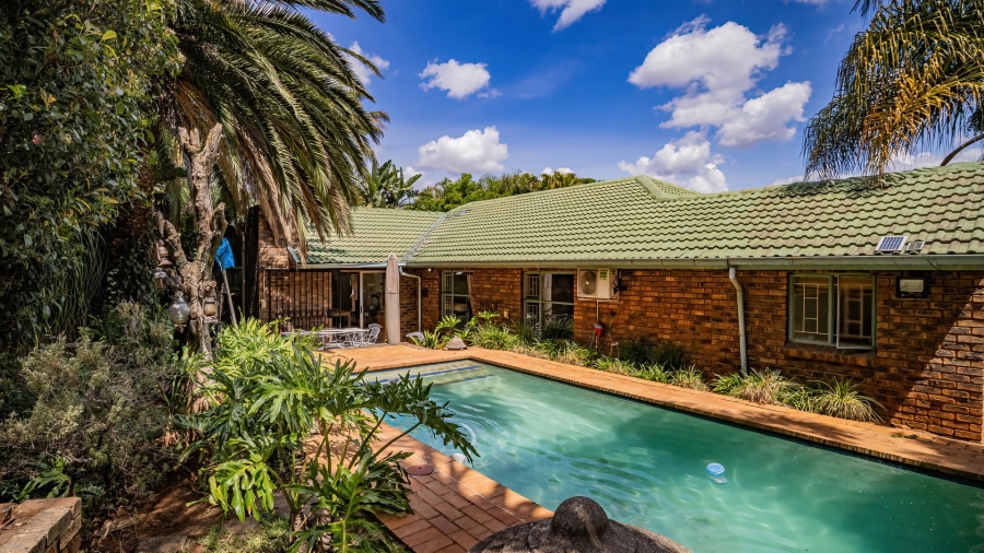 3 Bedroom Property for Sale in Garsfontein Gauteng