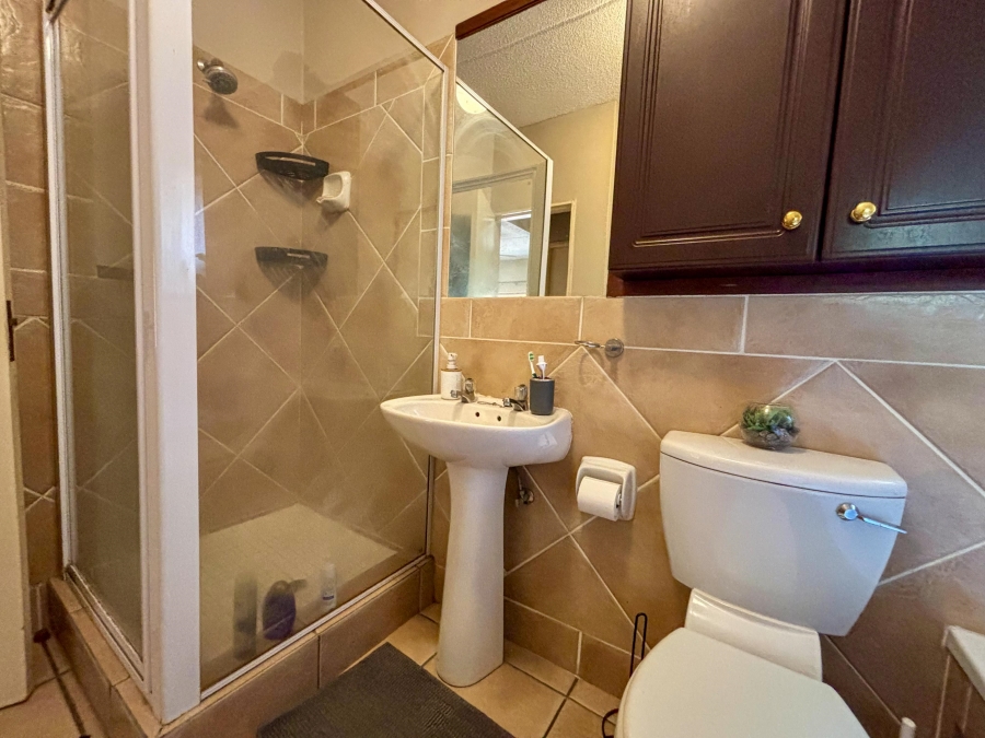 1 Bedroom Property for Sale in Pineslopes Gauteng