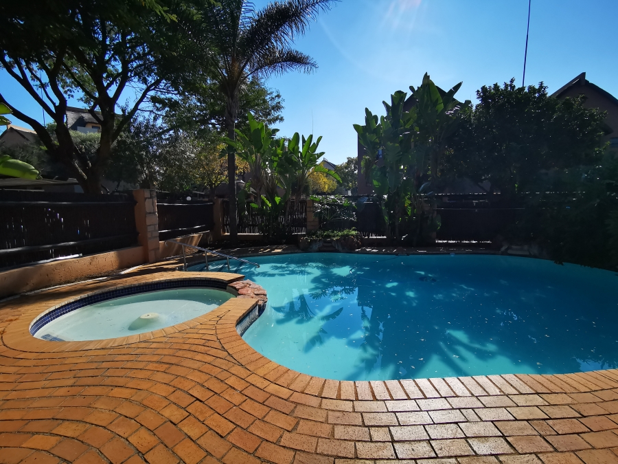 1 Bedroom Property for Sale in Pineslopes Gauteng