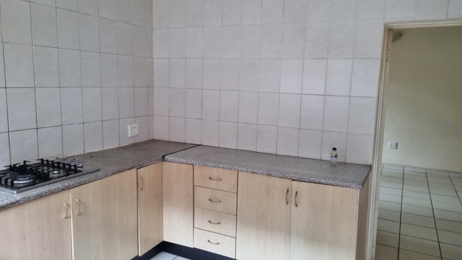 To Let 2 Bedroom Property for Rent in Robertsham Gauteng