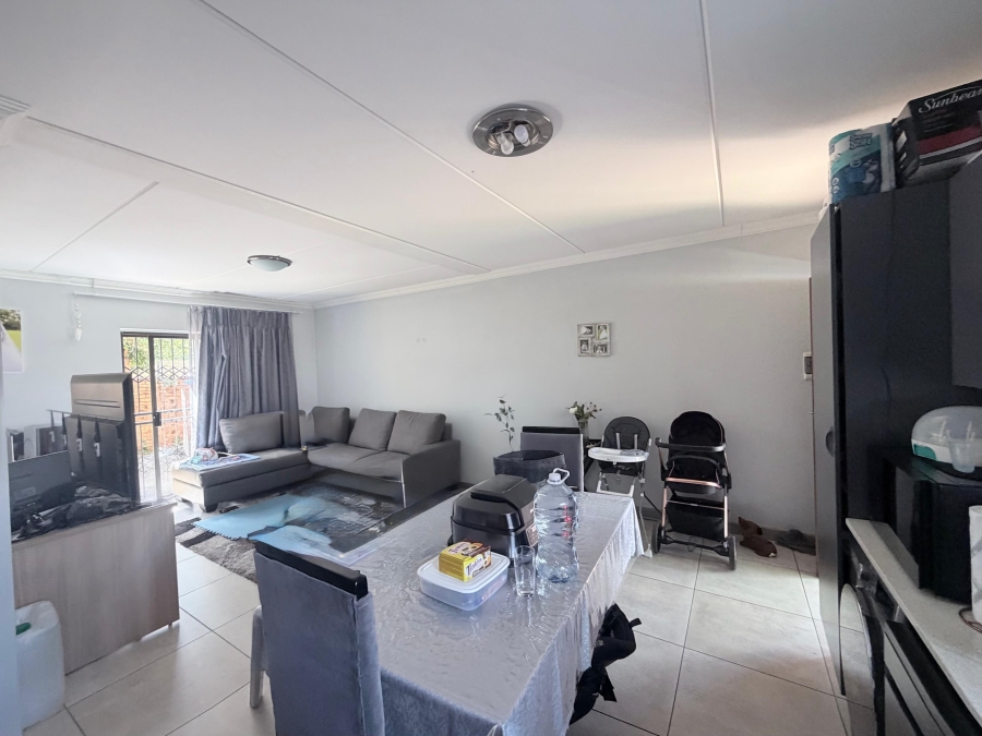 2 Bedroom Property for Sale in Blue Hills Gauteng